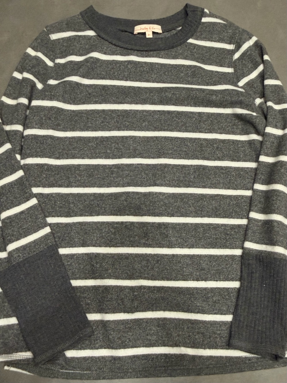 Striped Crewneck Sweater in Gray and White - Unbranded